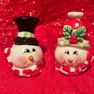 Festive Snowman Salt/ Pepper Shaker Set to decorate over the Christmas season
